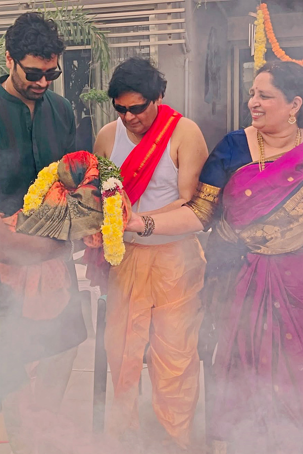 Adivi Sesh Done Chandi Homam At HOme Photos Viral2