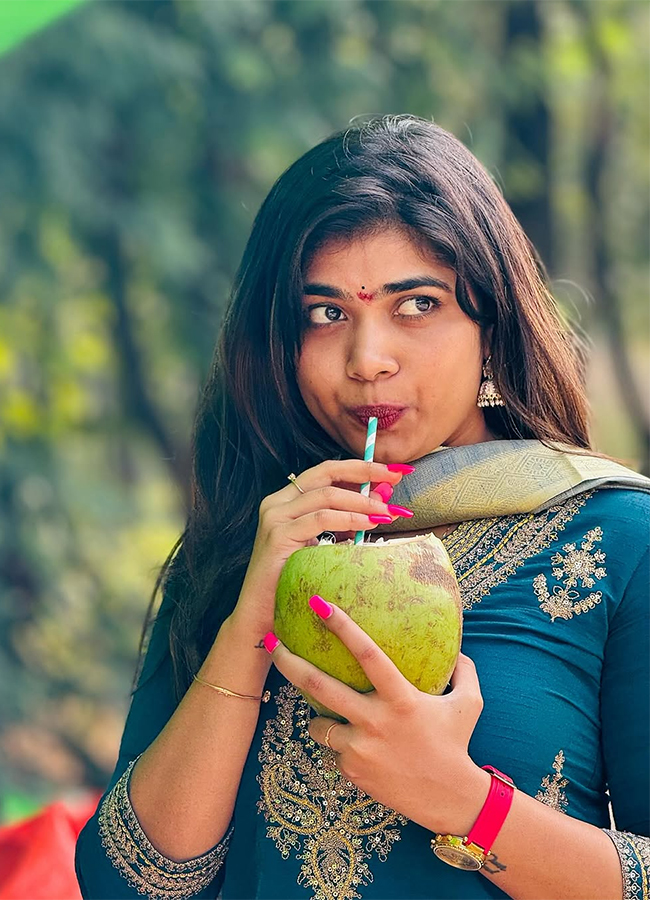 Jabardasth Rithu Chowdary Latest Photo Gallery Goes Viral10