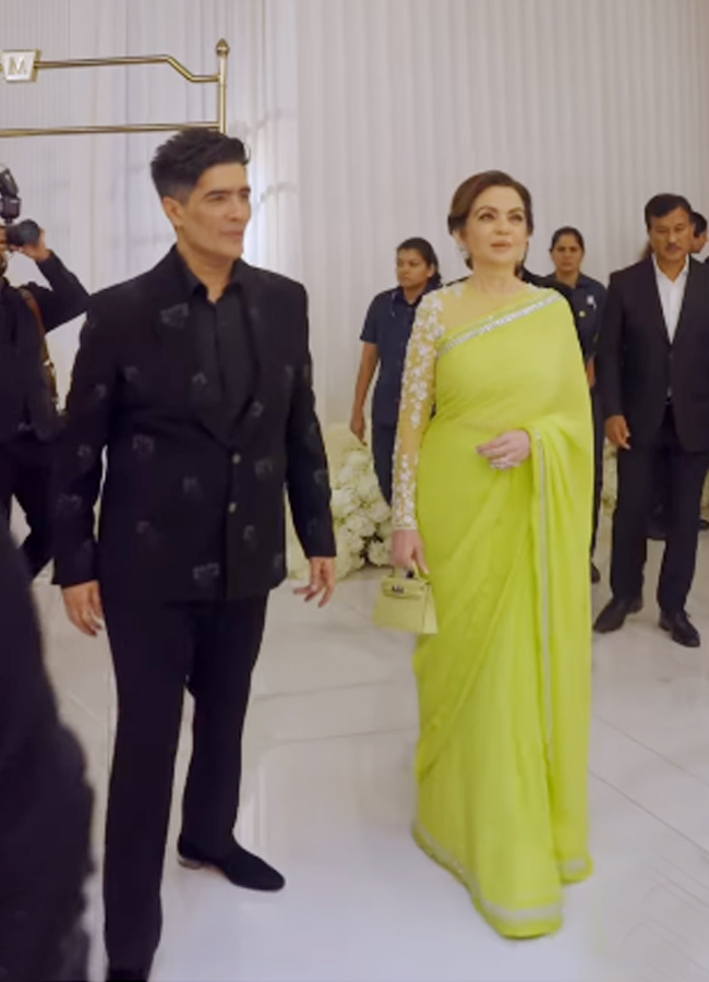 Neetha Ambani, kritisanon at Manish Malhotra in Jio World18