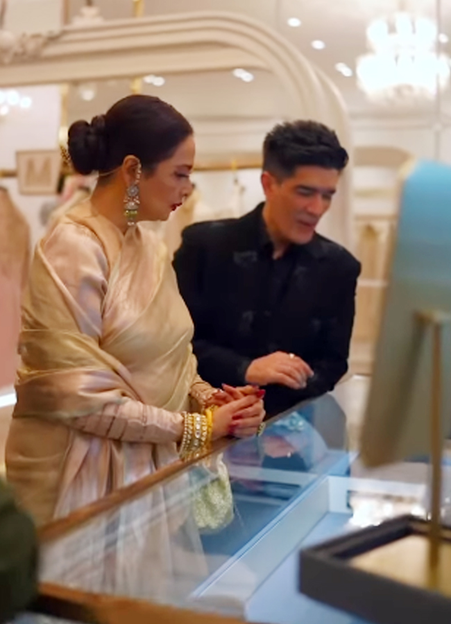 Neetha Ambani, kritisanon at Manish Malhotra in Jio World6