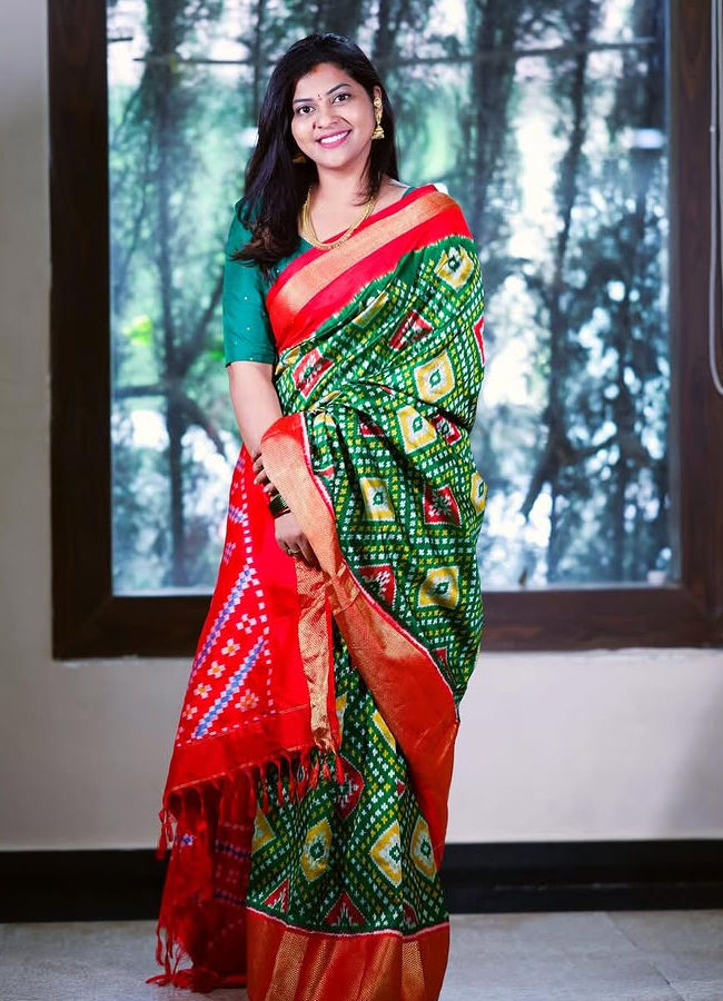 Singer Sameera Bharadwaj Amazing, Beautiful Looks In Saree12