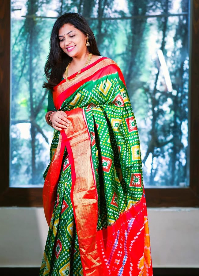 Singer Sameera Bharadwaj Amazing, Beautiful Looks In Saree14