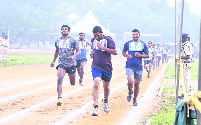 కోడిపందేలు  నిర్వహిస్తే కేసులే..1