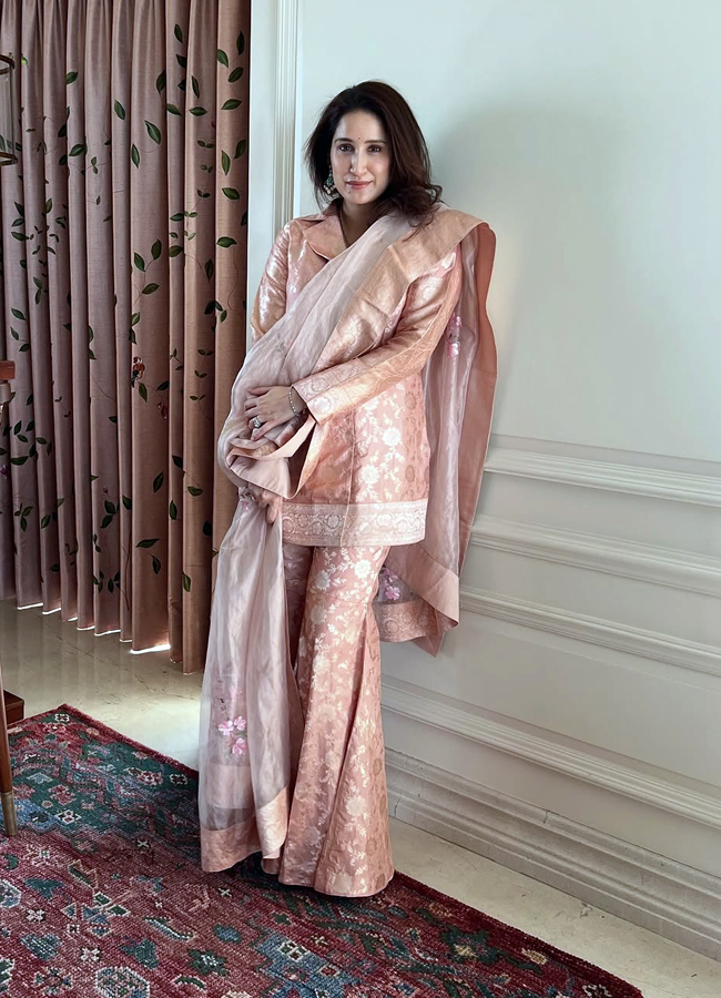 Sagarika Ghatge in a Benarasi saree from her fashion brand Akutee12