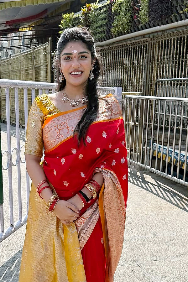 Surekha Vani With Daughter Supritha Visits Tirumala Photos8