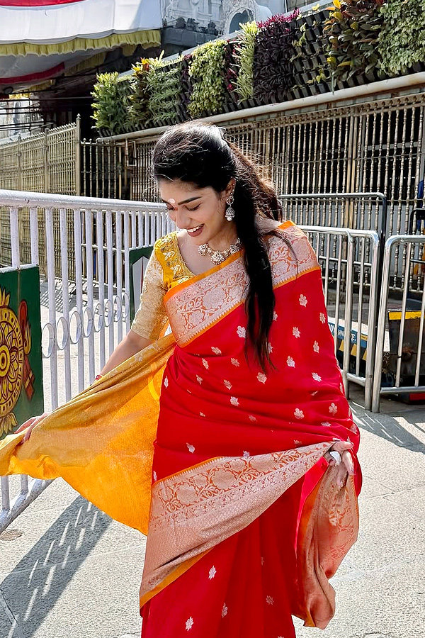 Surekha Vani With Daughter Supritha Visits Tirumala Photos10