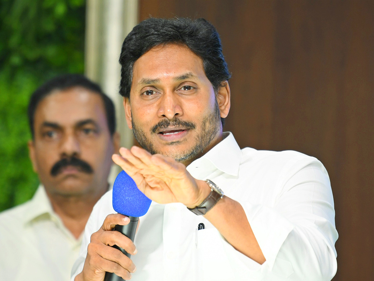 YS Jagan Meeting With Nellore YSRCP Leaders: Photos3