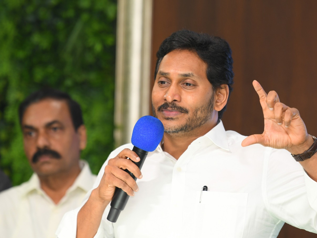 YS Jagan Meeting With Nellore YSRCP Leaders: Photos10