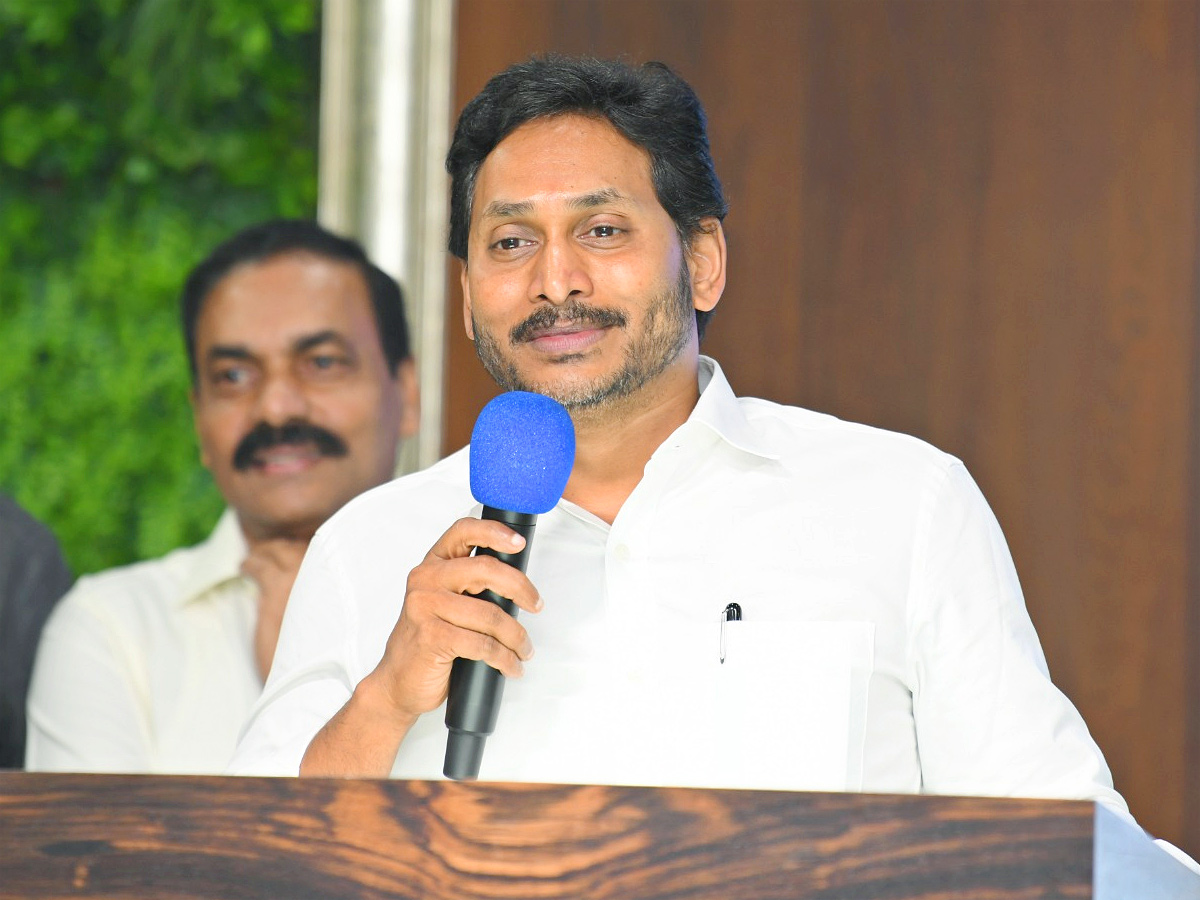 YS Jagan Meeting With Nellore YSRCP Leaders: Photos11