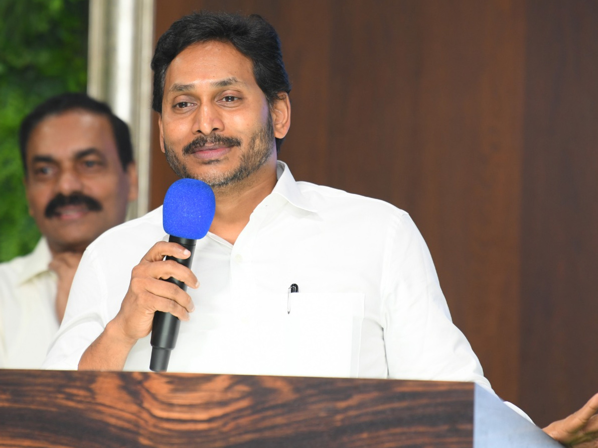 YS Jagan Meeting With Nellore YSRCP Leaders: Photos12