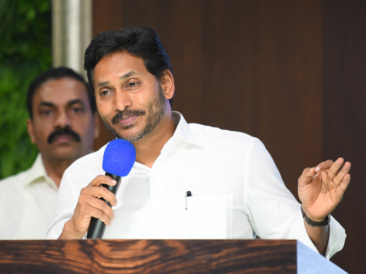 YS Jagan Meeting With Nellore YSRCP Leaders: Photos13