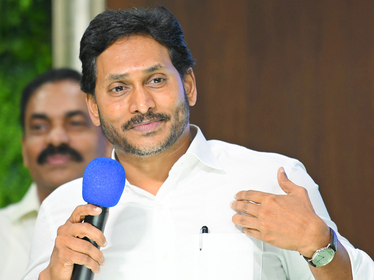 YS Jagan Meeting With Nellore YSRCP Leaders: Photos16