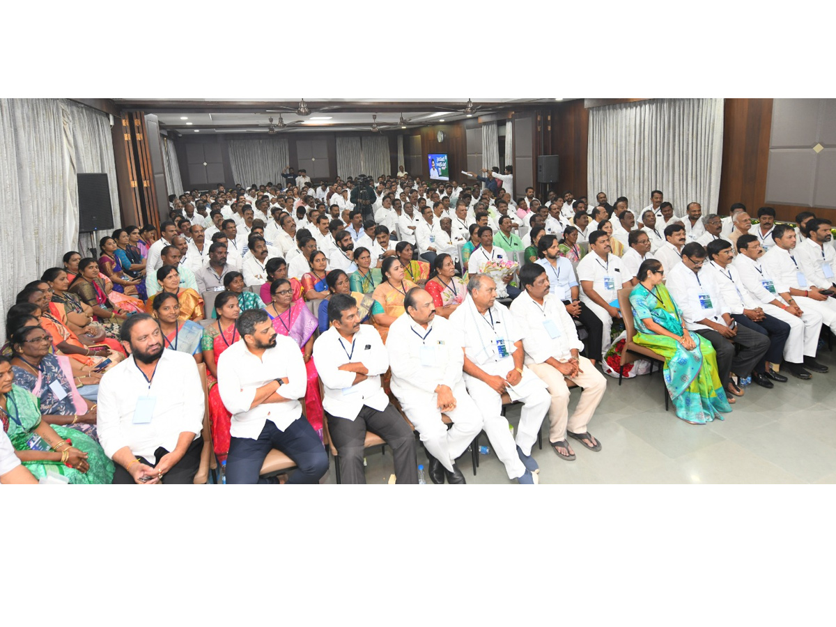 YS Jagan Meeting With Nellore YSRCP Leaders: Photos5