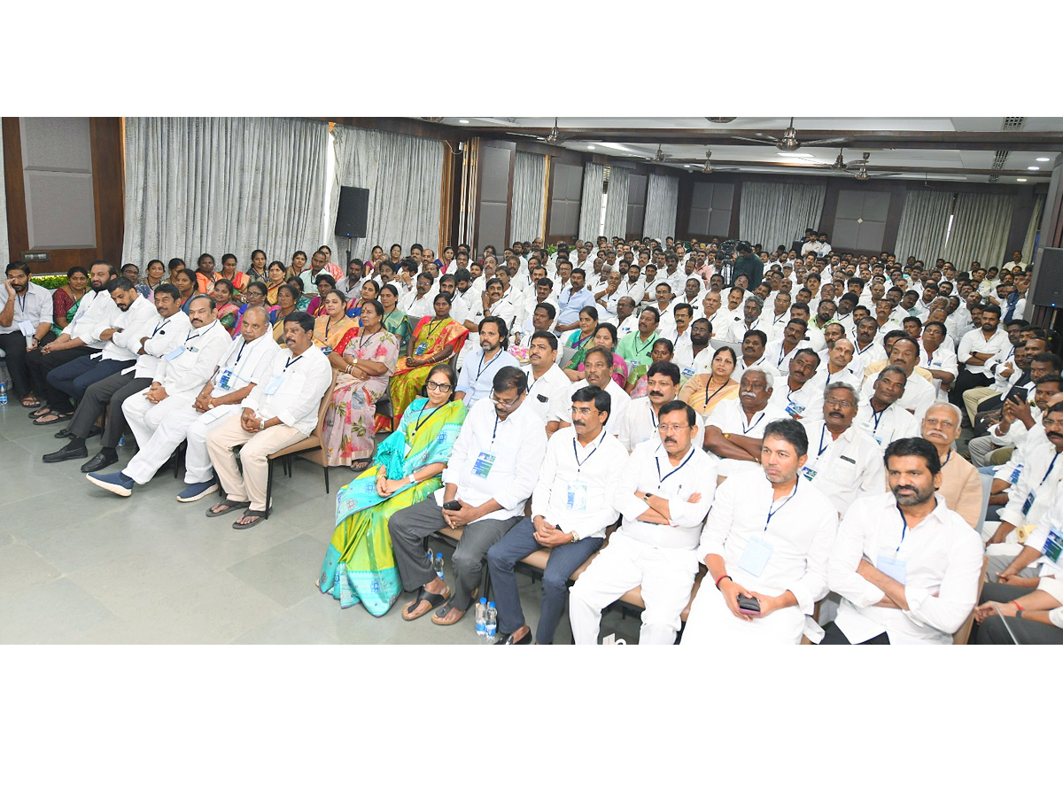 YS Jagan Meeting With Nellore YSRCP Leaders: Photos6