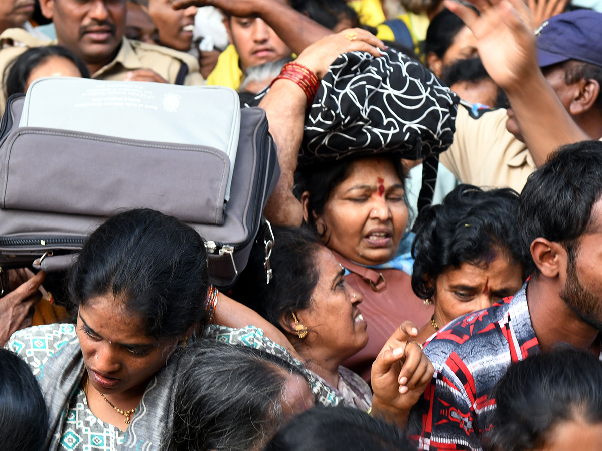 Tirupati Stampede At Least 6 Dead In Stampede At Tirupati Photos11