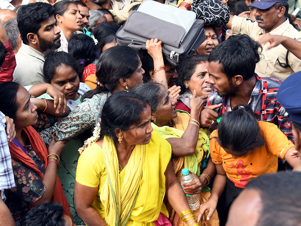 Tirupati Stampede At Least 6 Dead In Stampede At Tirupati Photos12