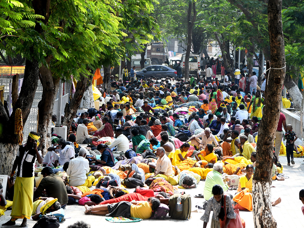 Tirupati Stampede At Least 6 Dead In Stampede At Tirupati Photos13