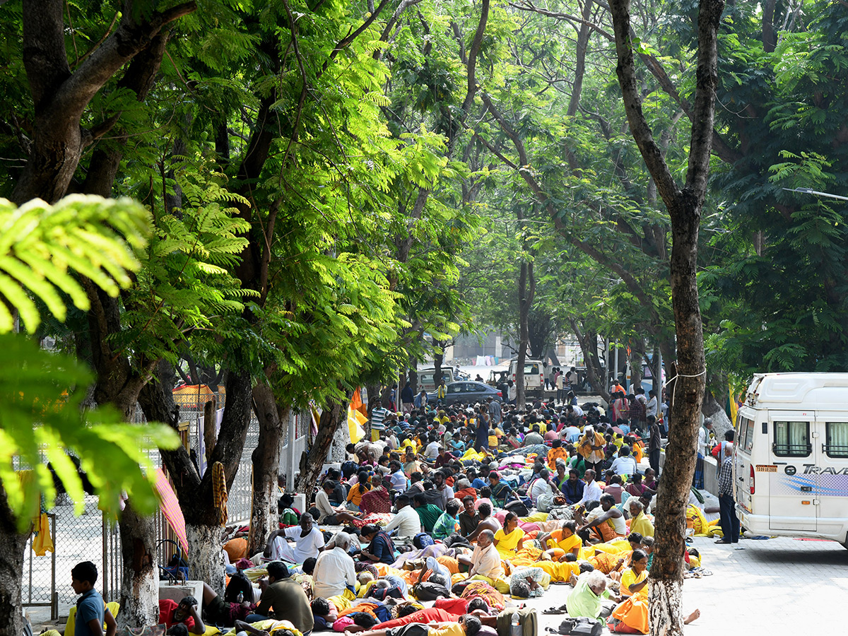 Tirupati Stampede At Least 6 Dead In Stampede At Tirupati Photos14