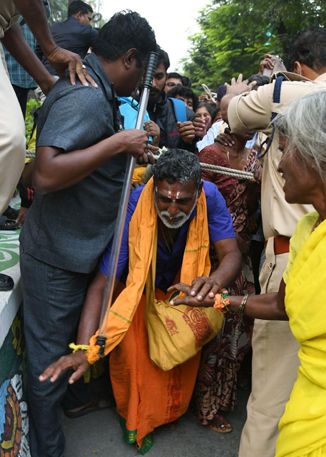 Tirupati Stampede At Least 6 Dead In Stampede At Tirupati Photos15