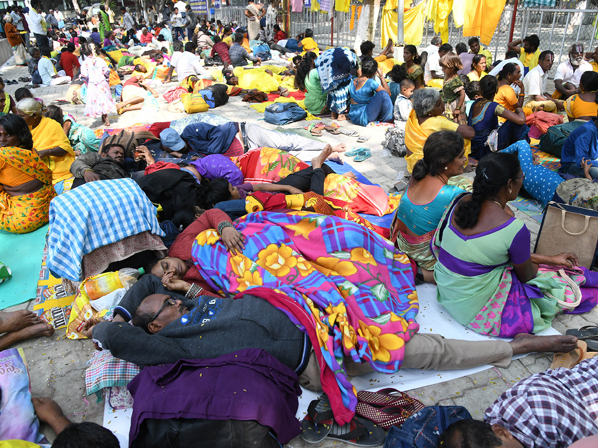 Tirupati Stampede At Least 6 Dead In Stampede At Tirupati Photos2