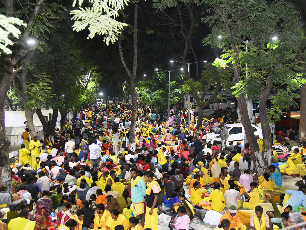 Tirupati Stampede At Least 6 Dead In Stampede At Tirupati Photos26