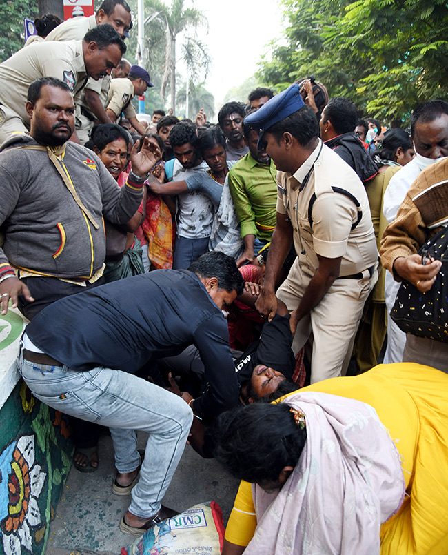 Tirupati Stampede At Least 6 Dead In Stampede At Tirupati Photos44