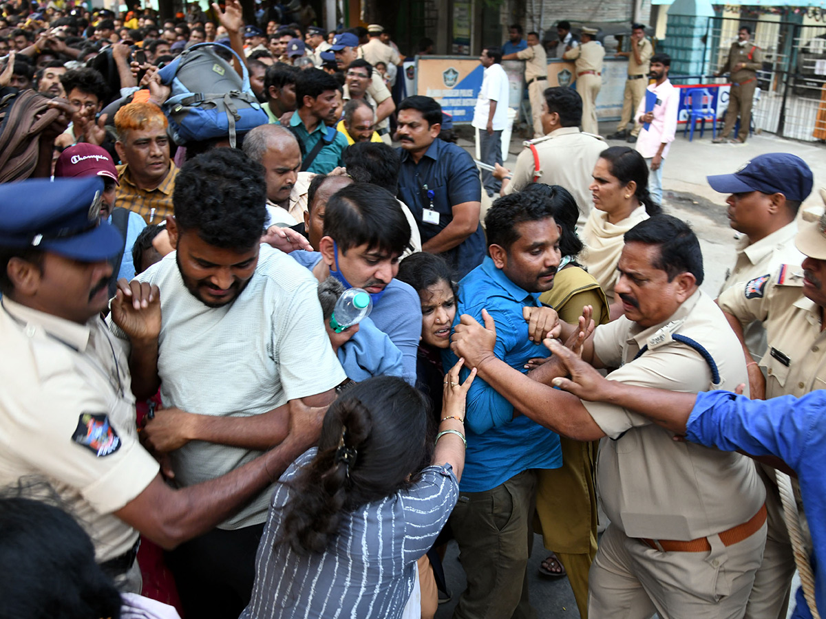 Tirupati Stampede At Least 6 Dead In Stampede At Tirupati Photos48