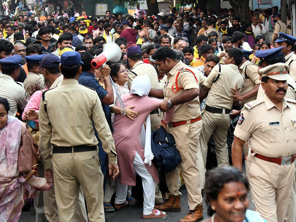 Tirupati Stampede At Least 6 Dead In Stampede At Tirupati Photos8