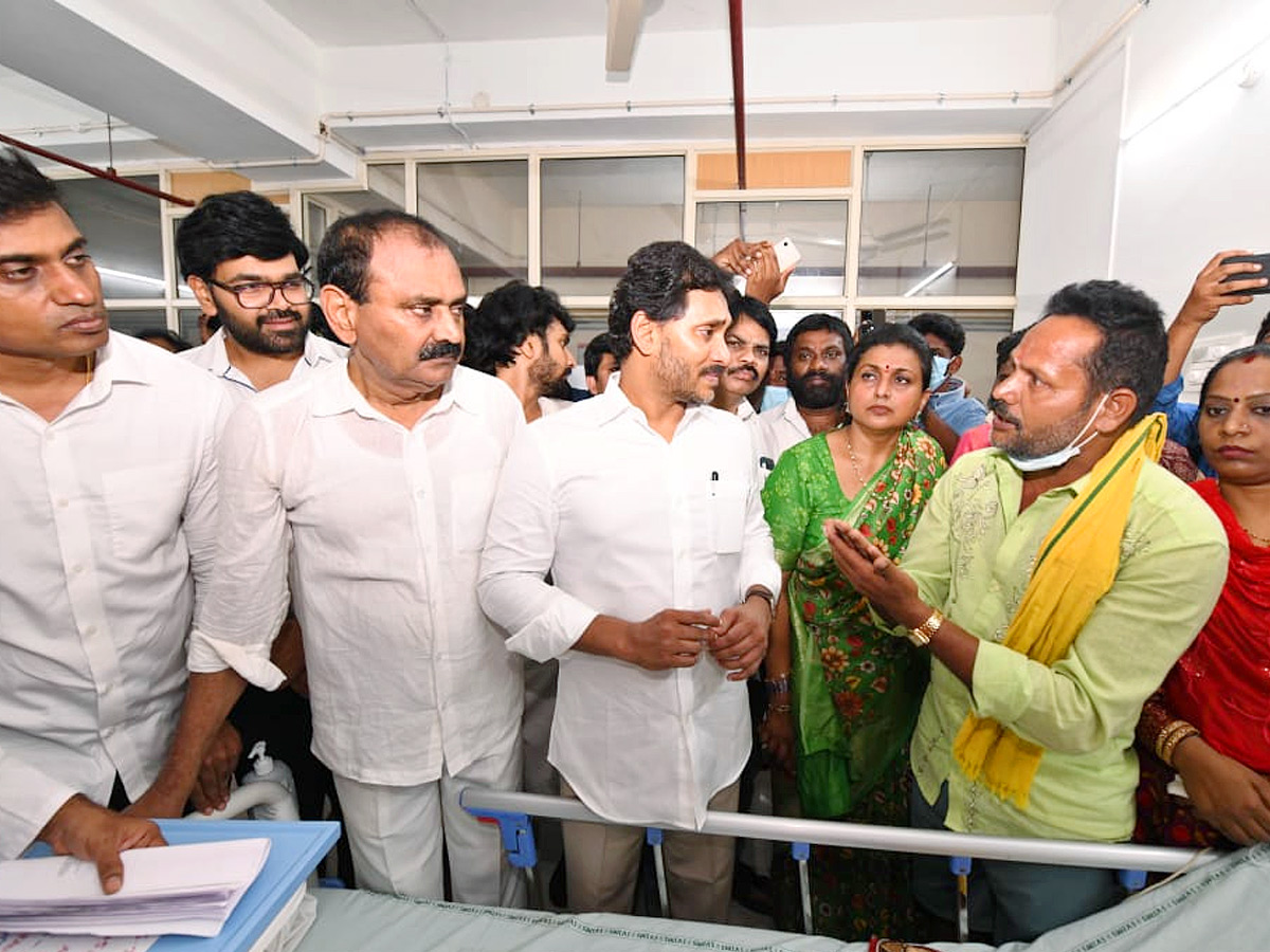 YS Jagan visit Tirupati Stampede Victims At Padmavathi Hospital Photos10