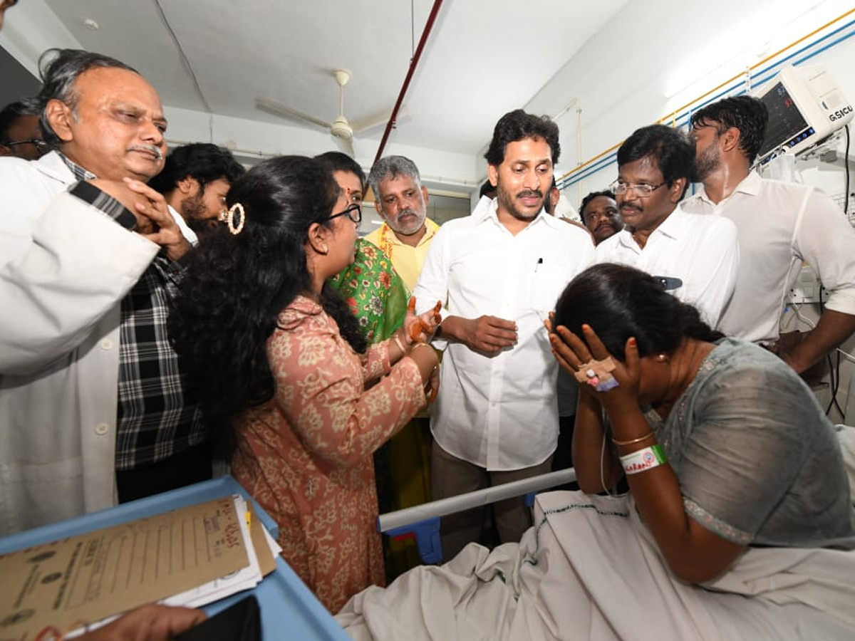 YS Jagan visit Tirupati Stampede Victims At Padmavathi Hospital Photos9