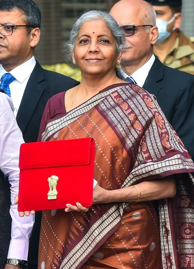 indian finance minister Nirmala sitharaman cream gold saree with madhubani boder budget 2025 to 20265