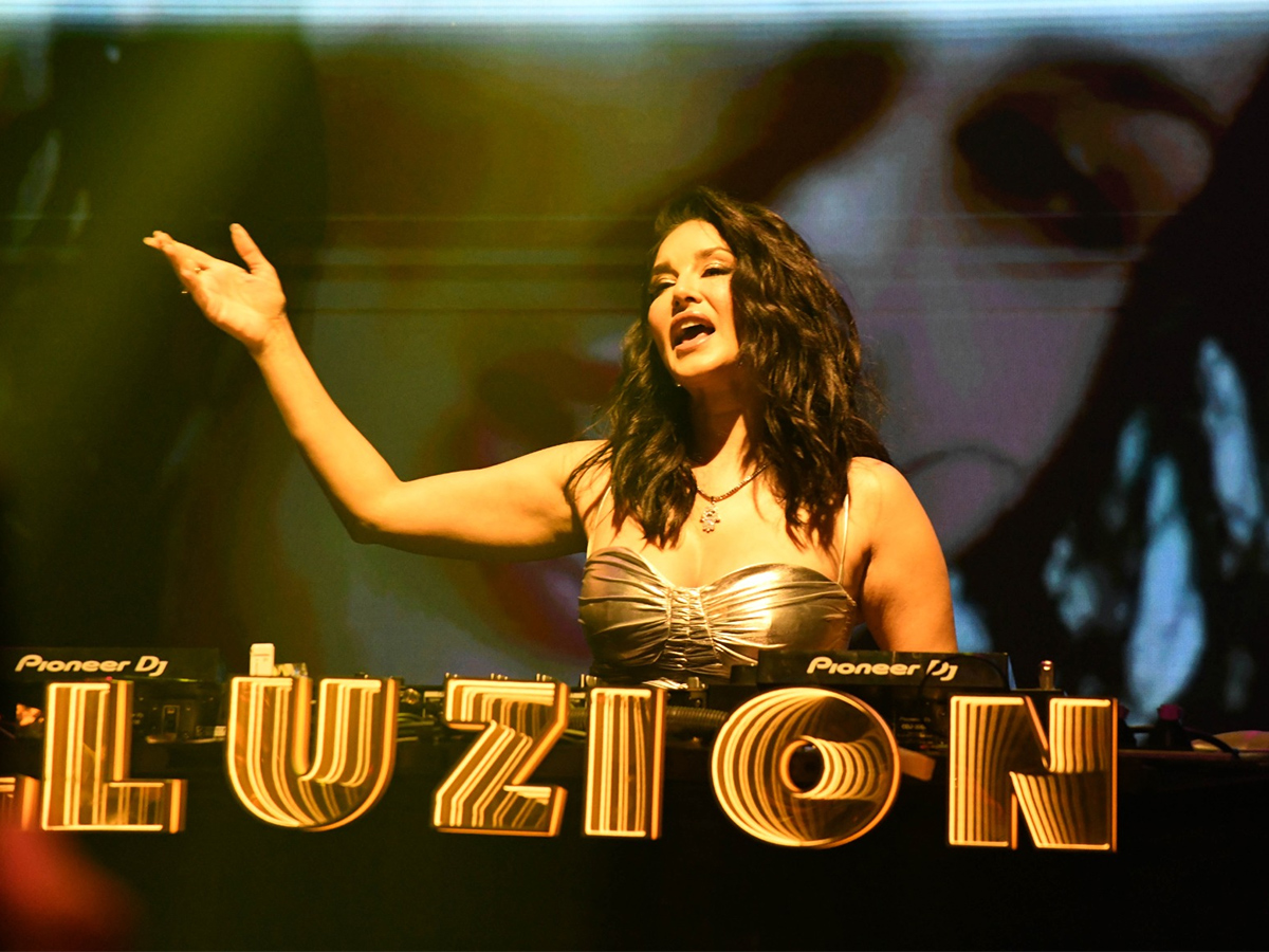 Sunny Leone Live Performence Hyderabad Photos8