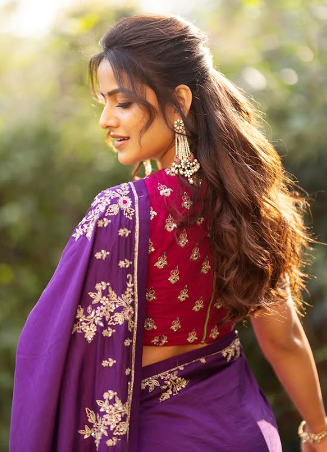 Vaishnavi Chaitanya dazzles in a classic saree12