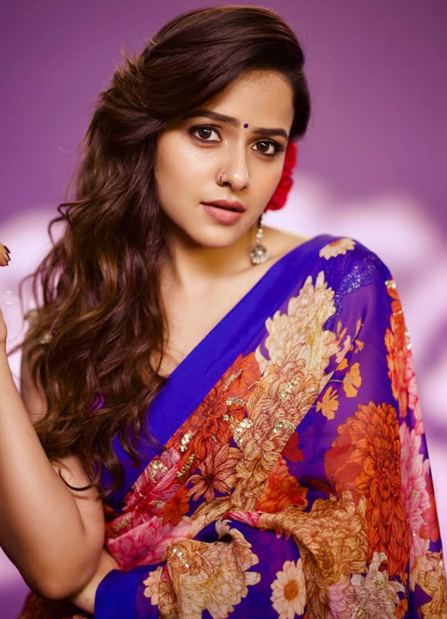 Vaishnavi Chaitanya dazzles in a classic saree7