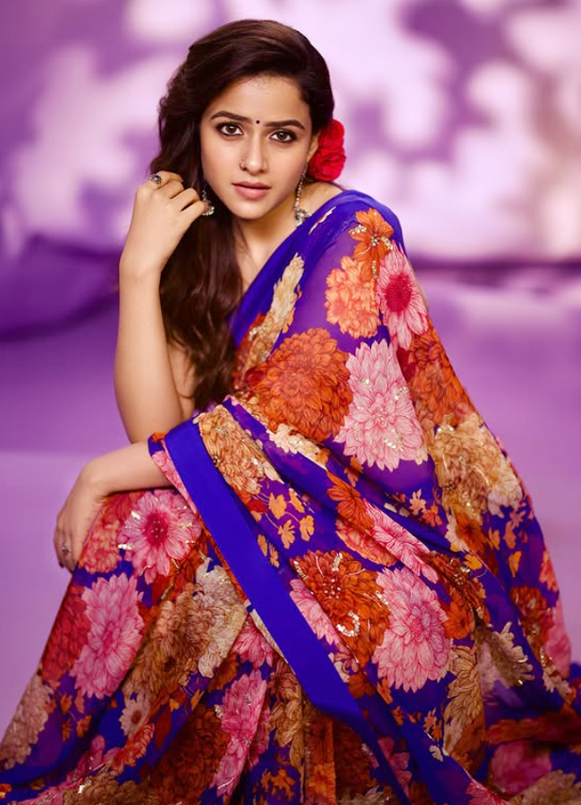 Vaishnavi Chaitanya dazzles in a classic saree8