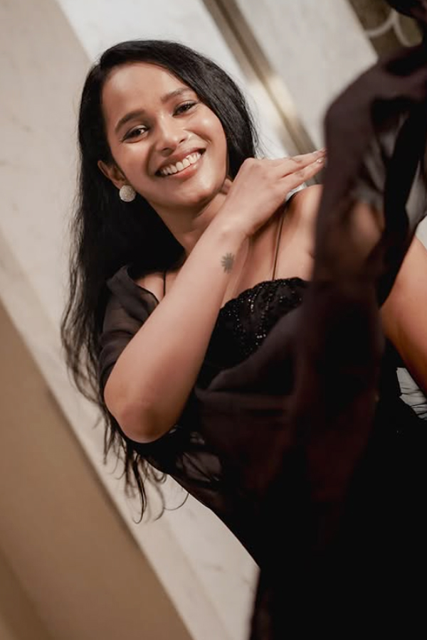 Pushpa 2 Actress Pavani Karanam Blooms In Beauty Photos viral 2