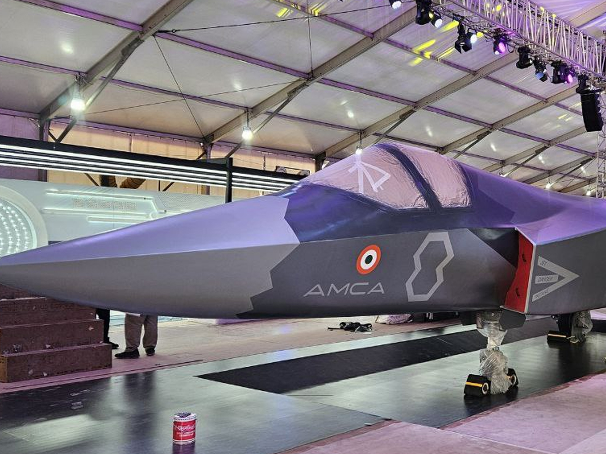 Fighter jets impress at Asias largest air show 14