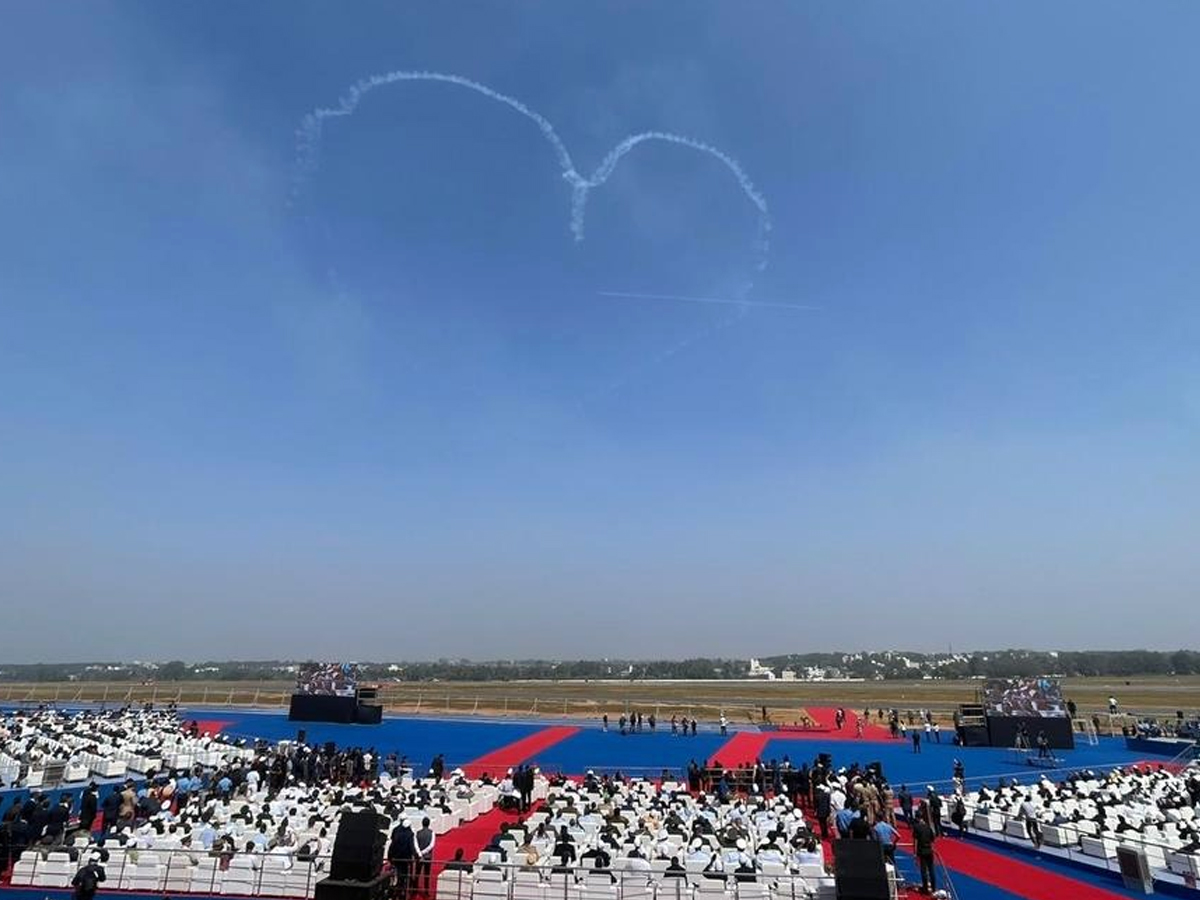 Fighter jets impress at Asias largest air show 2