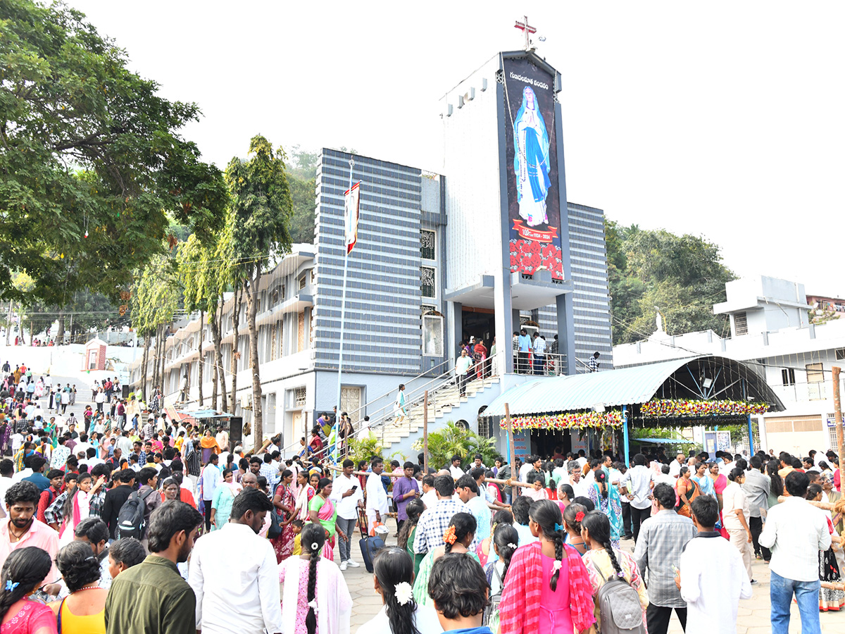 Gunadala Mary Matha Festival Begins At Vijayawada Photos11