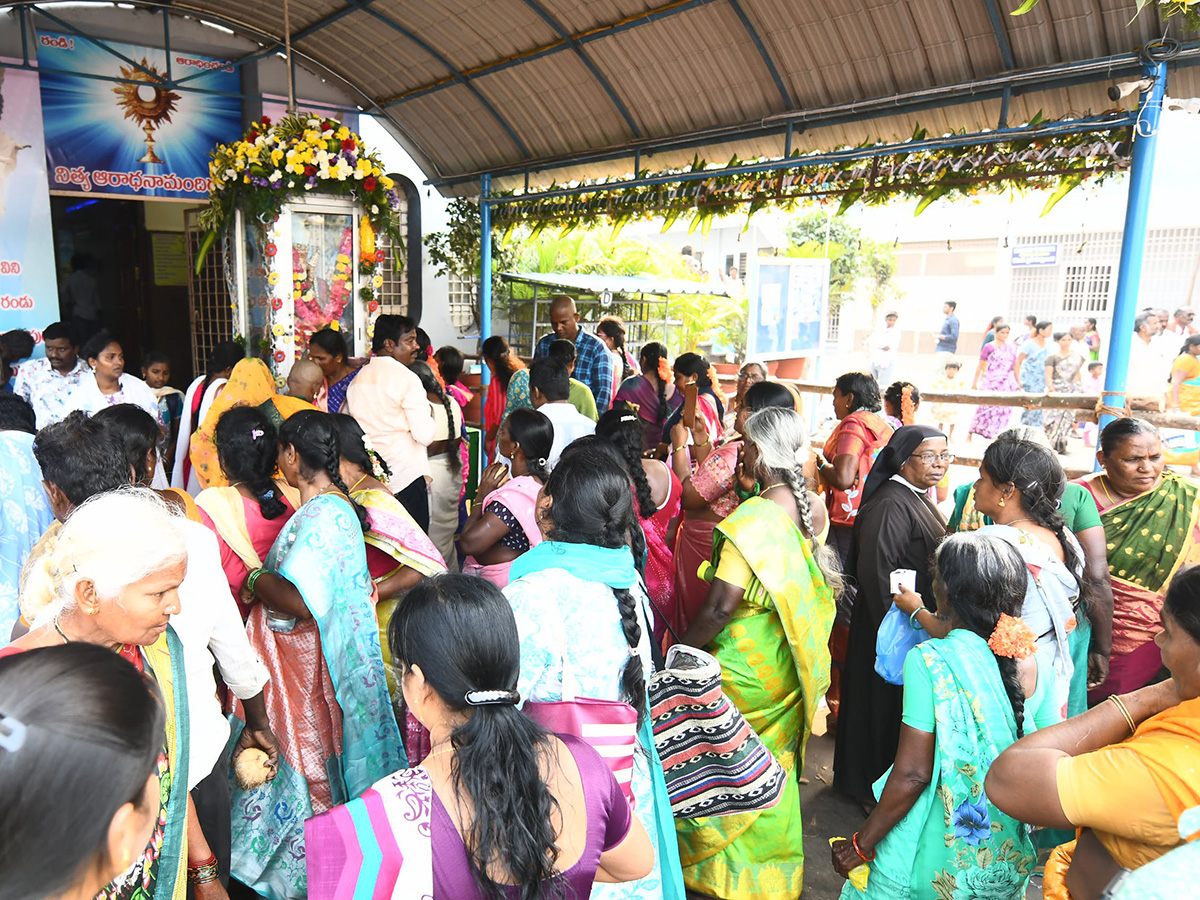 Gunadala Mary Matha Festival Begins At Vijayawada Photos7