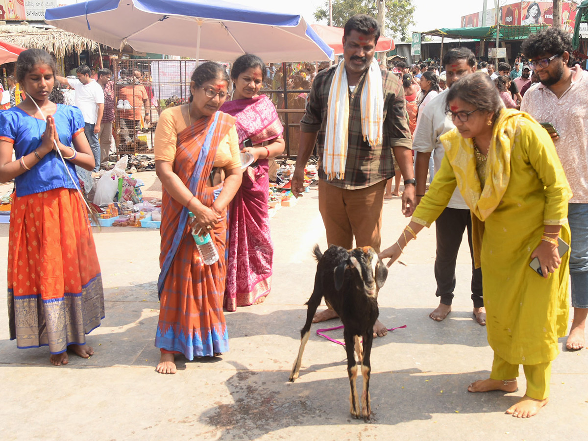 Mini Medaram Jatara To Begin Photos11