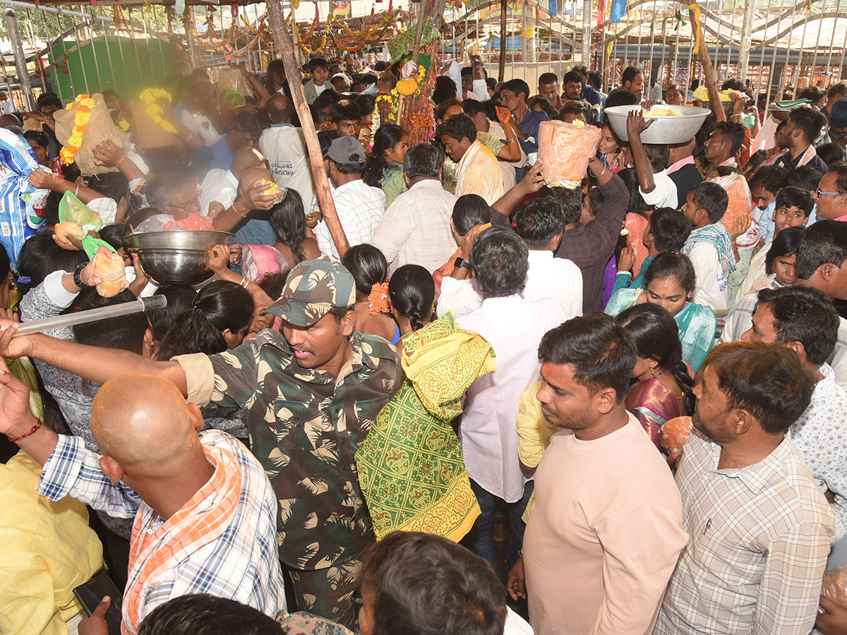 Mini Medaram Jatara To Begin Photos14