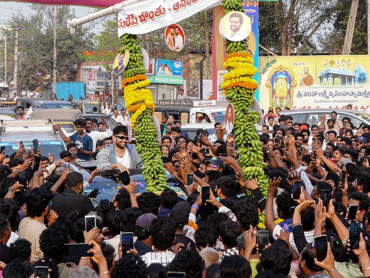 Ram Pothineni Gets Grand Welcome in Rajahmundry Photos1