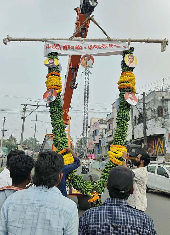 Ram Pothineni Gets Grand Welcome in Rajahmundry Photos11