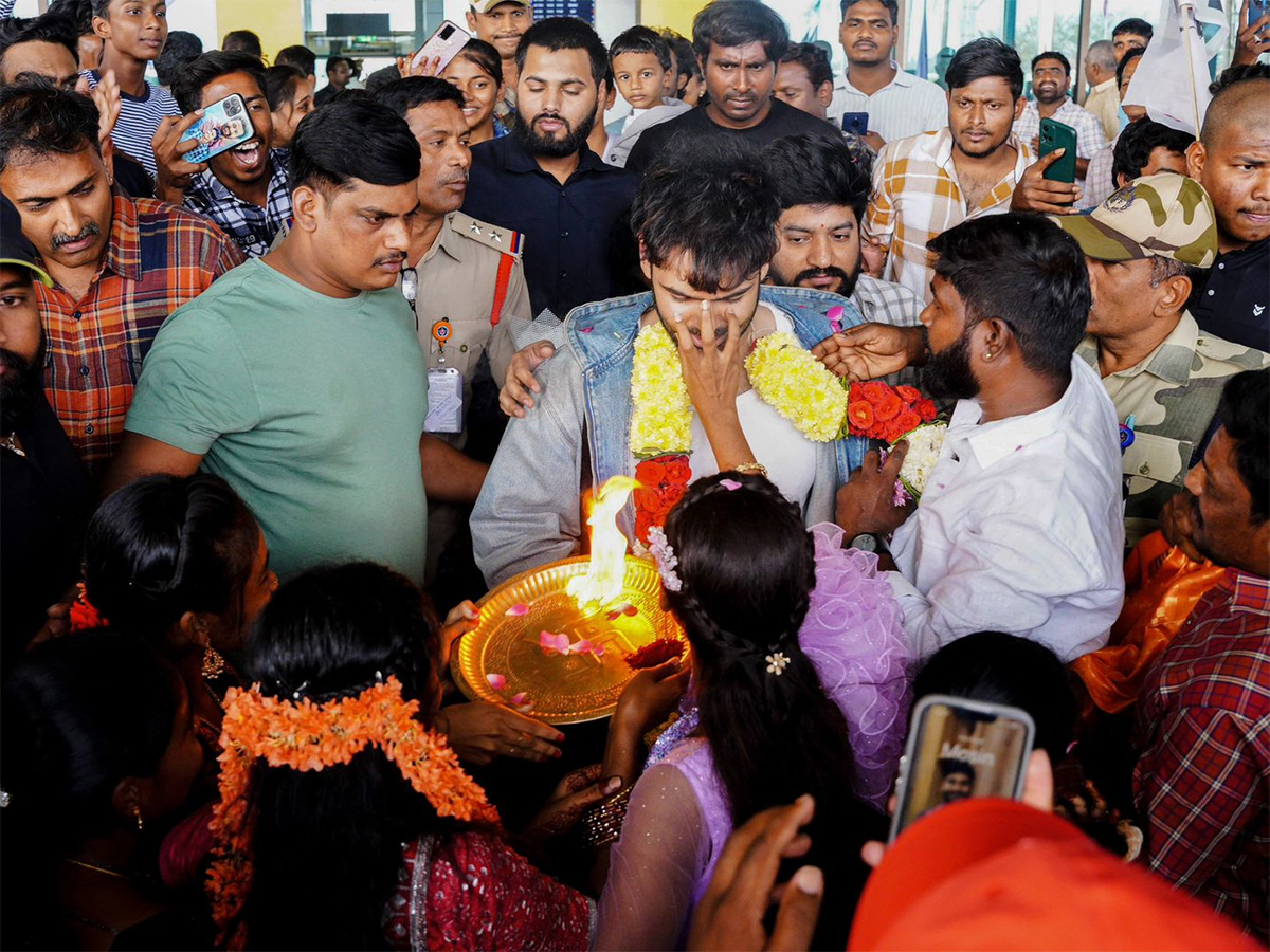 Ram Pothineni Gets Grand Welcome in Rajahmundry Photos3