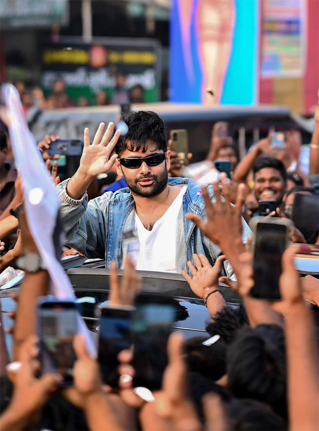 Ram Pothineni Gets Grand Welcome in Rajahmundry Photos4