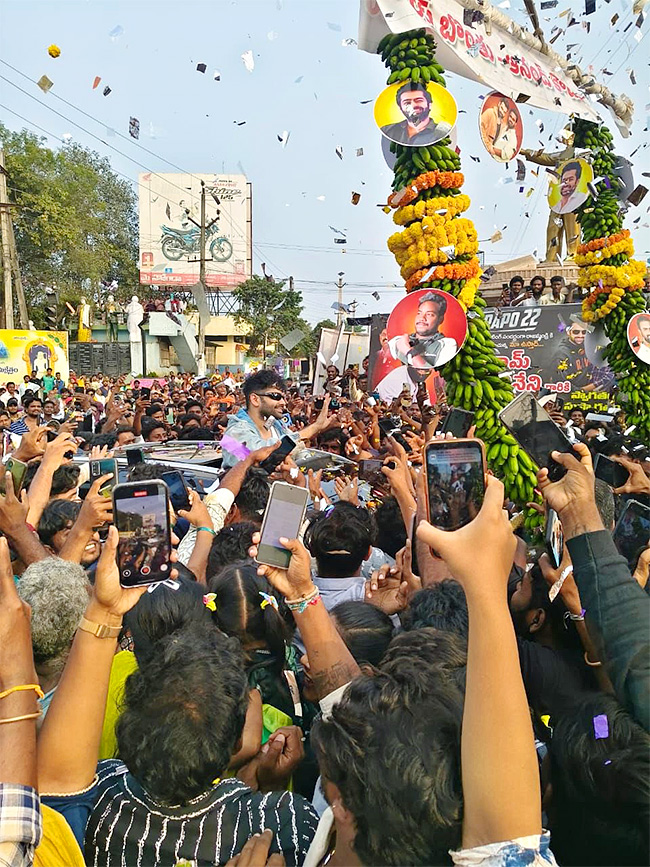 Ram Pothineni Gets Grand Welcome in Rajahmundry Photos6