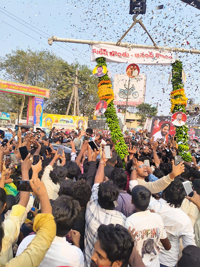 Ram Pothineni Gets Grand Welcome in Rajahmundry Photos9