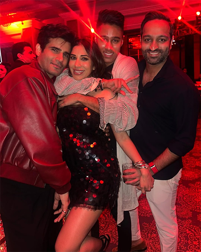 Sophie Choudry birthday is a celebration, photos goes viral10