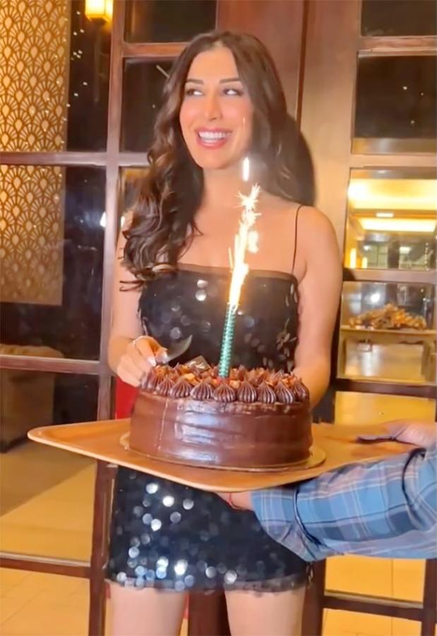 Sophie Choudry birthday is a celebration, photos goes viral3